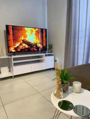 Cozy self contained CBD apartment